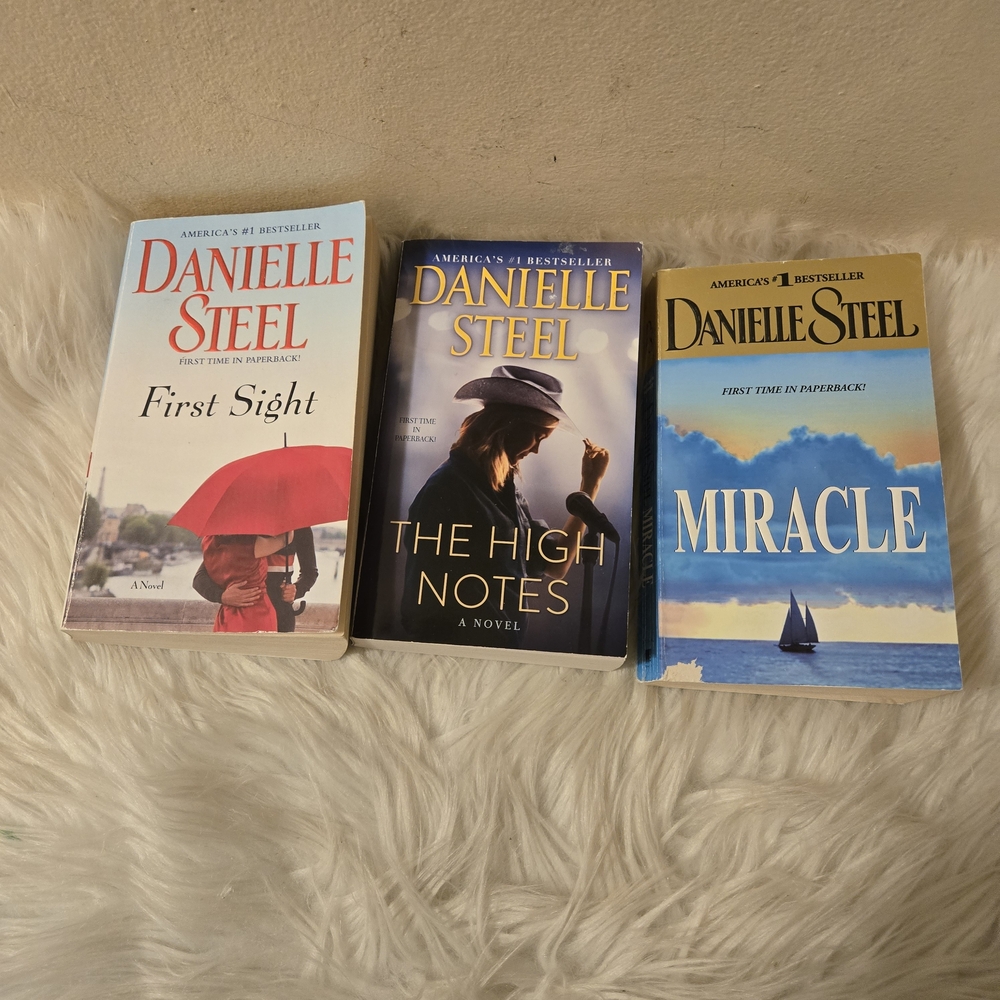 Danielle Steel Book Set - First Sight, The High Notes, Miracle